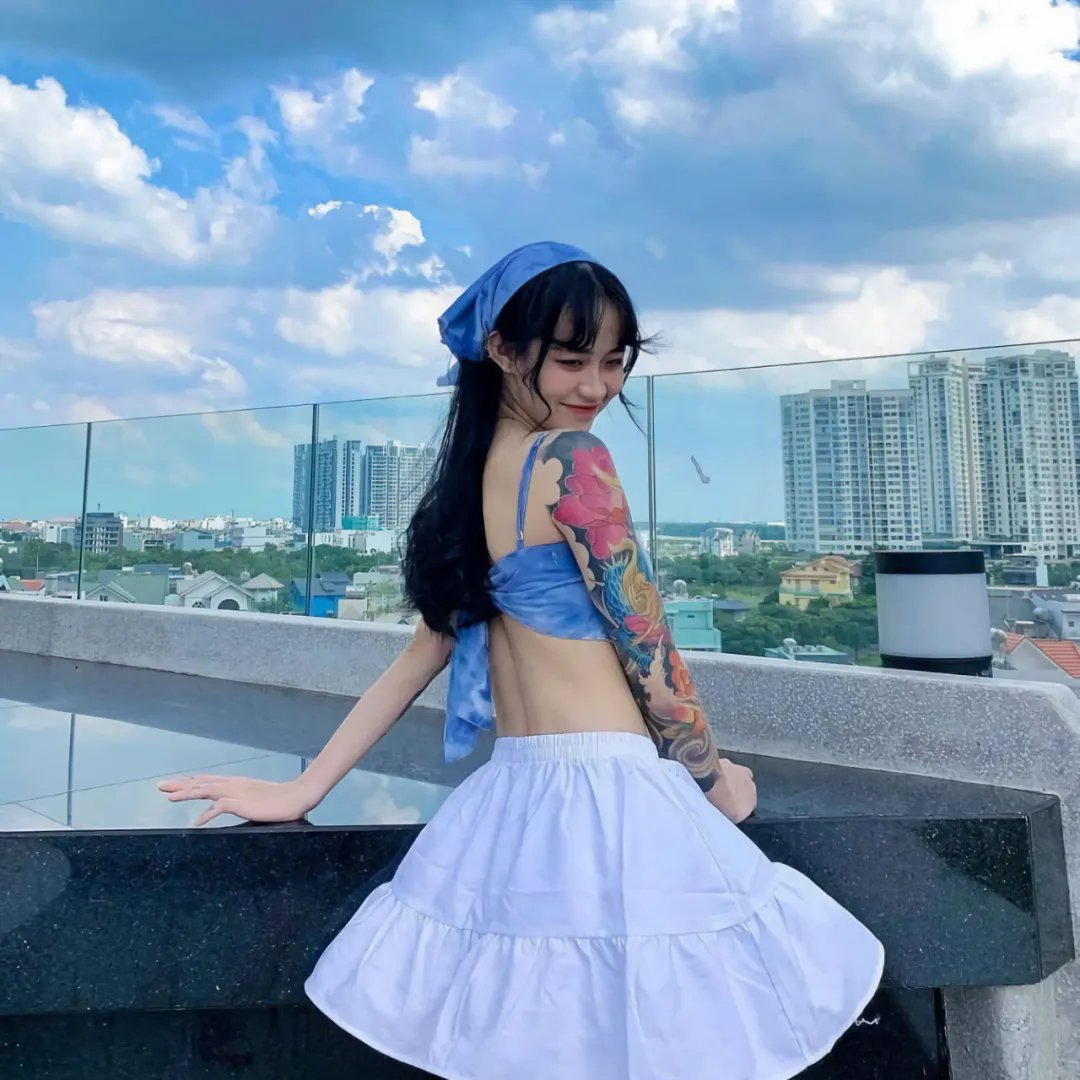 戴面具的女人